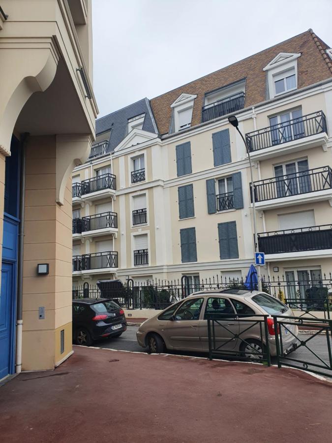 Ferienwohnung Le Baron Le Blanc-Mesnil Exterior foto